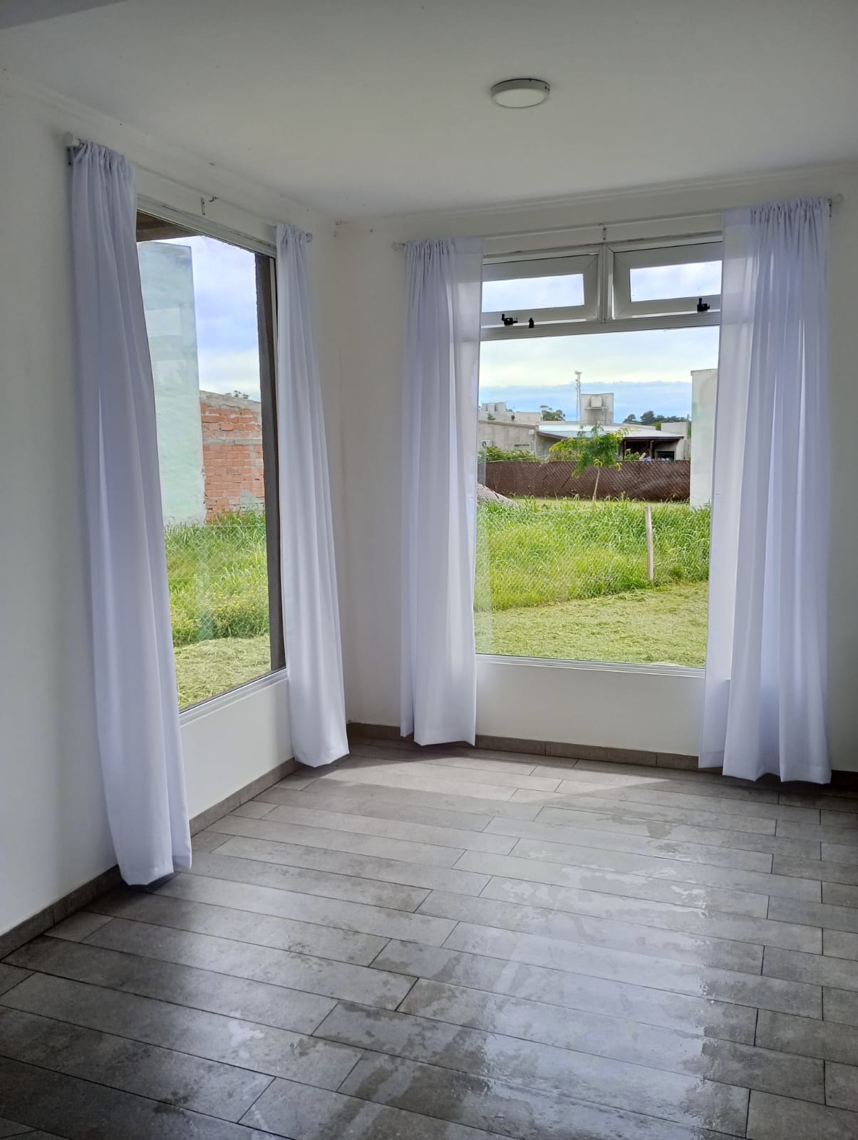 Cortinas con vuelo. Sistema Barral de hierro Blanco