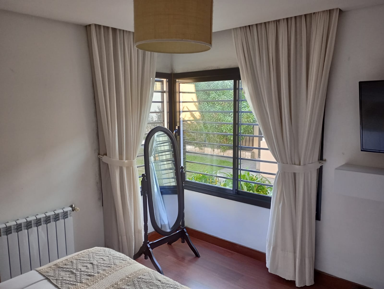 Cortinas con vuelo. Sistema Riel en Cenefa oculta